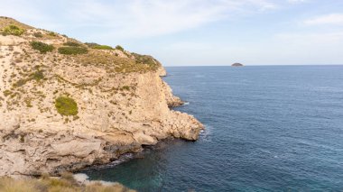 İspanya 'nın güneyindeki plajlar, kayalıklar ve turistik yerler. Valensiyalı Topluluğunda beyaz sahil.