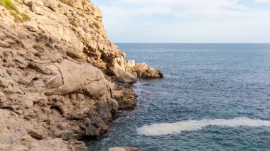 İspanya 'nın güneyindeki plajlar, kayalıklar ve turistik yerler. Valensiyalı Topluluğunda beyaz sahil.