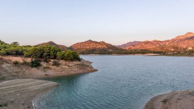 İspanya 'nın güneyindeki plajlar, kayalıklar ve turistik yerler. Valensiyalı Topluluğunda beyaz sahil.