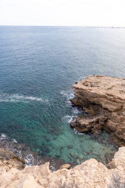 İspanya 'nın güneyindeki plajlar, kayalıklar ve turistik yerler. Valensiyalı Topluluğunda beyaz sahil.