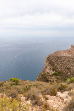 İspanya 'nın güneyindeki plajlar, kayalıklar ve turistik yerler. Valensiyalı Topluluğunda beyaz sahil.
