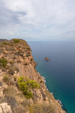 İspanya 'nın güneyindeki plajlar, kayalıklar ve turistik yerler. Valensiyalı Topluluğunda beyaz sahil.