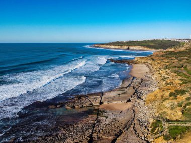 Ericeira 'daki Pedra plajı, Ericeira Portekiz' deki dünya sörf rezervinin bir parçasıdır..