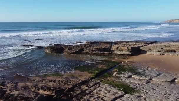 Oceánské Vlny Lámou Pláži — Stock video