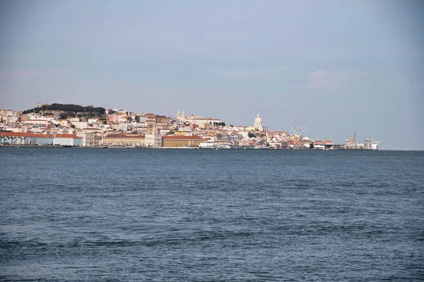 Lizbon Şehir Merkezi Manzarası Portekiz Nehrin Diğer Yakasından — Stok fotoğraf