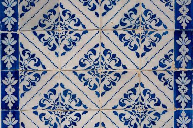 Geleneksel Portekiz kiremitleri geometrik formlar