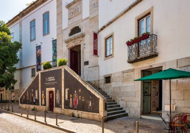 Lisboa, Portekiz. 25 Maio 2024. Lizbon 'un Estrela bölgesindeki kukla müzesi manzarası.