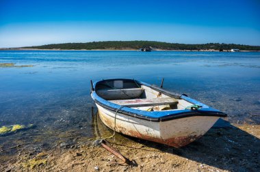 Portekiz, Sesimbra 'daki Lagoa de Albufeira plajı manzarası.