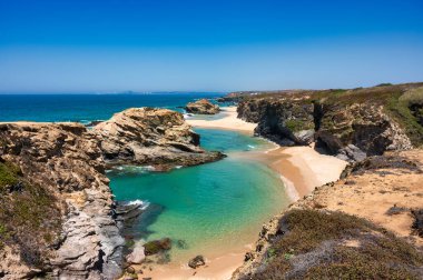 Alentejo Portekiz. 04 Ağustos 2024. Alentejo Portekiz 'deki Samoqueira plajı