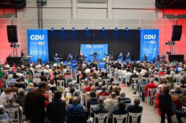 Lizbon, Portekiz. 11 Mayıs 2025. CDU, yaklaşan parlamento seçimleri kapsamında Lizbon 'daki Carlos Lopes Pavyonu' nda bir miting ve kutlama düzenledi..