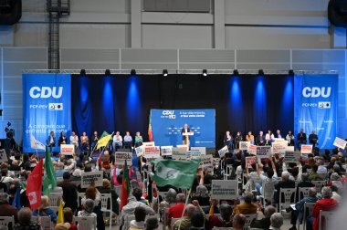 Lizbon, Portekiz. 11 Mayıs 2025. CDU, yaklaşan parlamento seçimleri kapsamında Lisbons Eduardo VII. Park 'taki Carlos Lopes Pavyonu' nda bir miting ve kutlama düzenledi..