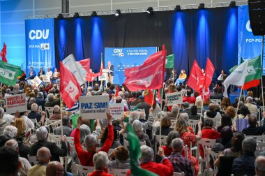 Lizbon, Portekiz. 11 Mayıs 2025. CDU, yaklaşan parlamento seçimleri kapsamında Lisbons Eduardo VII. Park 'taki Carlos Lopes Pavyonu' nda bir miting ve kutlama düzenledi..