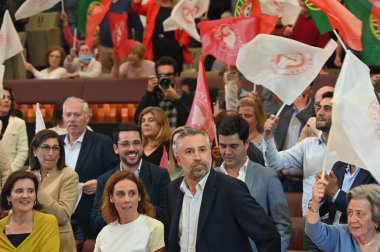 Lizbon, Portekiz. 13/05/2025. 18 Mayıs parlamento seçimleri için düzenlediği kampanya kapsamında, Sosyalist Parti PS 'nin Lizbon' daki Aula Magna 'da düzenlediği kampanya mitinginde. Etkinlikte siyasi öneriler sunmak ve seçmenleri harekete geçirmek için destekçiler ve parti üyeleri bir araya geliyor