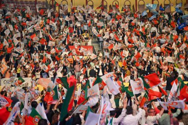 Lizbon, Portekiz. 16 Mayıs 2025. Portekiz Sosyal Demokrat Partisi, PSD, 18 Mayıs parlamento seçimlerinden önceki son gün Lizbon 'daki Campo Pequeno' da kampanya mitingini gerçekleştirdi..