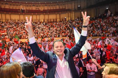 Lizbon, Portekiz. 16 Mayıs 2025. Portekiz Sosyal Demokrat Partisi, PSD, 18 Mayıs parlamento seçimlerinden önceki son gün Lizbon 'daki Campo Pequeno' da kampanya mitingini gerçekleştirdi..
