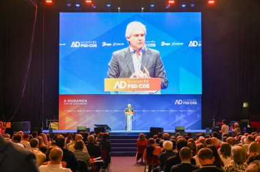 Lizbon, Portekiz. 16 Mayıs 2025. Portekiz Sosyal Demokrat Partisi, PSD, 18 Mayıs parlamento seçimlerinden önceki son gün Lizbon 'daki Campo Pequeno' da kampanya mitingini gerçekleştirdi..