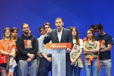 Lizbon, Portekiz. 16 Mayıs 2025. Portekiz Sosyal Demokrat Partisi, PSD, 18 Mayıs parlamento seçimlerinden önceki son gün Lizbon 'daki Campo Pequeno' da kampanya mitingini gerçekleştirdi..