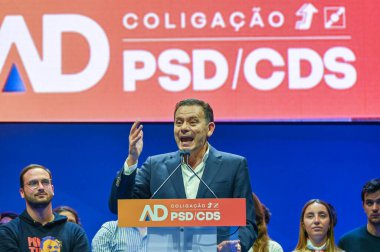 Lizbon, Portekiz. 16 Mayıs 2025. Portekiz Sosyal Demokrat Partisi, PSD, 18 Mayıs parlamento seçimlerinden önceki son gün Lizbon 'daki Campo Pequeno' da kampanya mitingini gerçekleştirdi..
