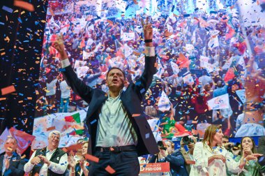 Lizbon, Portekiz. 16 Mayıs 2025. Portekiz Sosyal Demokrat Partisi, PSD, 18 Mayıs parlamento seçimlerinden önceki son gün Lizbon 'daki Campo Pequeno' da kampanya mitingini gerçekleştirdi..
