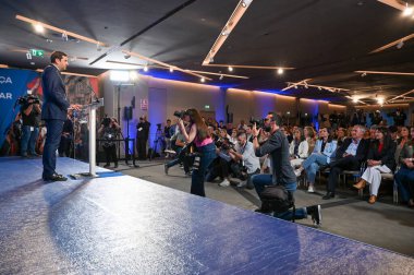 Lizbon, Portekiz. 18 Mayıs 2025. Demokratik İttifak, AD, Sosyal Demokrat Parti, PSD ve CDS Halk Partisi koalisyonu, seçim gecesini Lizbon 'daki Epic Sana Marques Hotel' de düzenledi..