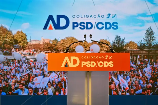 Lizbon, Portekiz. 18 Mayıs 2025. Demokratik İttifak, AD, Sosyal Demokrat Parti, PSD ve CDS Halk Partisi koalisyonu, seçim gecesini Lizbon 'daki Epic Sana Marques Hotel' de düzenledi..