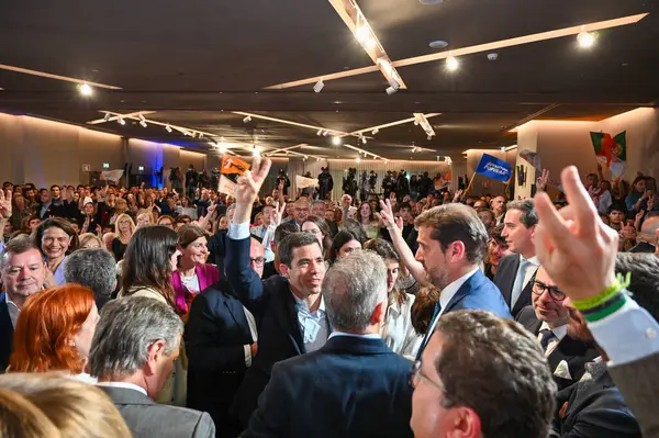 Lizbon, Portekiz. 18 Mayıs 2025. Demokratik İttifak, AD, Sosyal Demokrat Parti, PSD ve CDS Halk Partisi koalisyonu, seçim gecesini Lizbon 'daki Epic Sana Marques Hotel' de düzenledi..