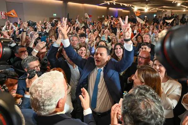 Lizbon, Portekiz. 18 Mayıs 2025. Demokratik İttifak, AD, Sosyal Demokrat Parti, PSD ve CDS Halk Partisi koalisyonu, seçim gecesini Lizbon 'daki Epic Sana Marques Hotel' de düzenledi..