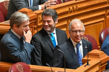 Lizbon, Portekiz. 03 Haziran 2025. Portekiz Parlamentosu 'nun XVII Parlamentosu' nun ilk genel kurul toplantısı Lizbon 'daki Cumhuriyet Meclisi' nde gerçekleşir. Oturum sırasında, yeni seçilen milletvekilleri göreve gelir ve Pr.R.