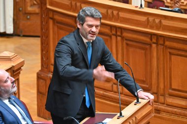 Lizbon, Portekiz. 03 Haziran 2025. Portekiz Parlamentosu 'nun XVII Parlamentosu' nun ilk genel kurul toplantısı Lizbon 'daki Cumhuriyet Meclisi' nde gerçekleşir. Oturum sırasında, yeni seçilen milletvekilleri göreve gelir ve Pr.R.