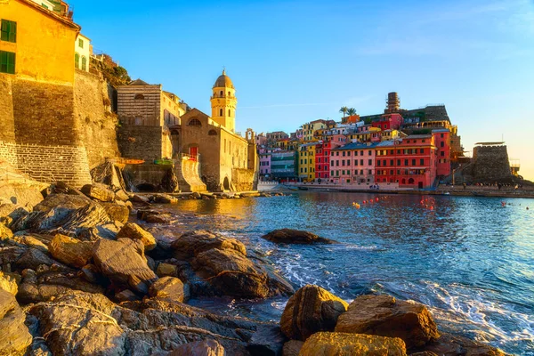 Stunning View Vernazza Village Cinque Terre National Park Beautiful Cityscape Стоковое Изображение