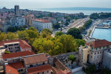 Bölünmüş eski şehir, güzel şehir manzarası, Diocletians saray çan kulesinin manzarası, dış seyahat geçmişi, Dalmaçya, Hırvatistan. Ülkedeki ve Avrupa 'daki ünlü turizm beldesi