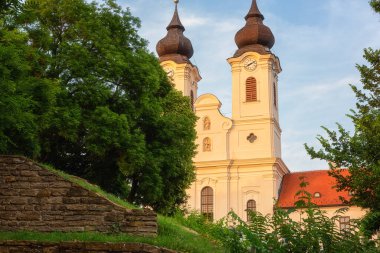 Tihany Manastırı, Benedikt Manastırı manzarası, Balaton Gölü üzerindeki ünlü mimari dönüm noktası, dış seyahat ve dini geçmiş, Veszprem bölgesi, Macaristan