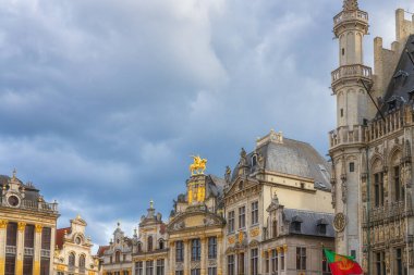 Grand-Place (Grote Markt), Brüksel merkez meydanı, Belçika. Brüksel 'in eski loncalarının çarpıcı Barok loncaları, mimari simgeleri, tarihi binaların manzarası.