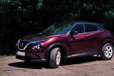 16.06.2023 Kyiv, Ukrayna: Burgundy renklerinde yeni Nissan Juke 2022