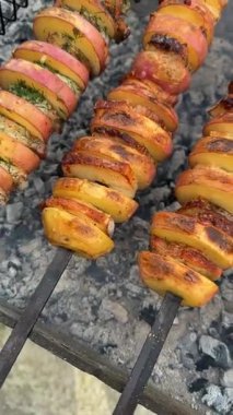 Domuz pastırmalı ızgara patates.