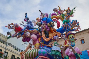 Valencia, İspanya - 13 Mar 2023: Ulusal festival Fallas için 70 'ler temalı gazete. 