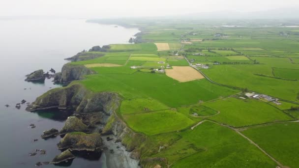 库珀山谷和悬崖沃特福德海岸爱尔兰 Tra Mbo海滩 爱尔兰海岸 — 图库视频影像