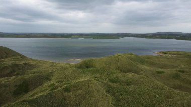 Sand Hills, Tramore, Waterford, İrlanda. Avrupa 'nın en büyük kum tepelerinden biri. Drone Aereal görüntüleri