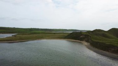 Sand Hills, Tramore, Waterford, İrlanda. Avrupa 'nın en büyük kum tepelerinden biri. Drone Aereal görüntüleri