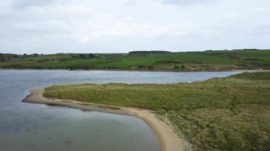 Sand Hills, Tramore, Waterford, İrlanda. Avrupa 'nın en büyük kum tepelerinden biri. Drone Aereal görüntüleri