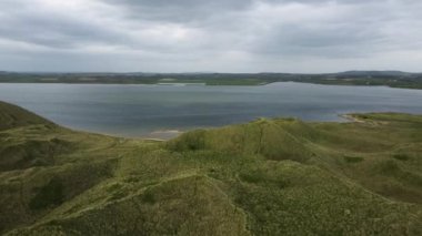 Sand Hills, Tramore, Waterford, İrlanda. Avrupa 'nın en büyük kum tepelerinden biri. Drone Aereal görüntüleri