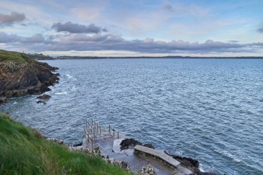 Tramore Guillamene Yüzme Koyu manzarası, Albay Waterford İrlanda. Atlantik Okyanusu manzarası