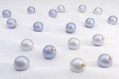 Çoklu kırmızı Noel topları, açık gri arka planda kutuda parlak süsler, 3D görüntüleme. Mutlu yıllar ve Noel tatili için güzel bir konsept.