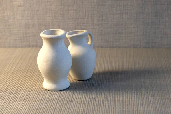 Ručně Vyrobená Hliněná Váza Malou Výzdobou Izolované Bílém Pozadí Zblízka — Stock fotografie