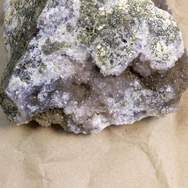 Набір Різних Аметистів Природних Мінеральних Каменів Дорогоцінних Каменів Сірому Фоні — стокове фото