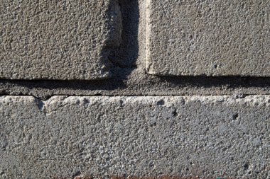 Gri tuğla duvarın taş dokusu, taş gri tuğlaların dokusu yakın.