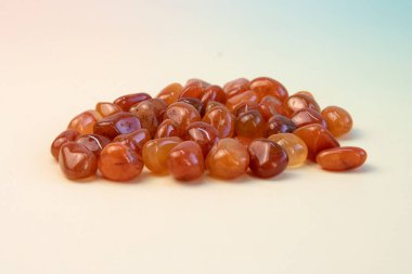 Kornelian jeot taşı güzel bir arka plan. Güzel doğal kristal değerli taş üst görünümü