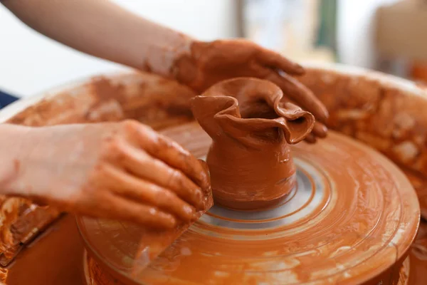Unrecognisable Female Sculptor While She Making Clay Pot Pottery Wheel — Foto Stock