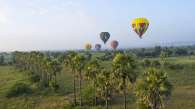 Bagan, Myanmar 'da Sıcak Hava Balonları
