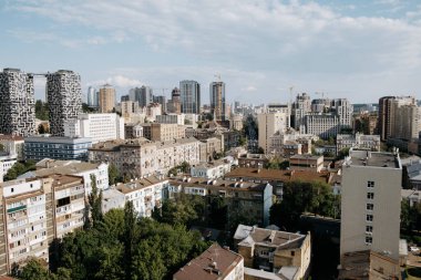 Modern şehir manzarası nefes kesici, canlı şehir Kyiv 'i yakalıyor.
